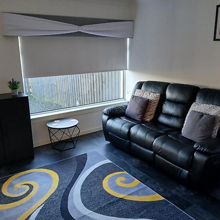The Cottage - Hot Tub - Nr Glasgow - Self Check-In 코트브리지 외부 사진