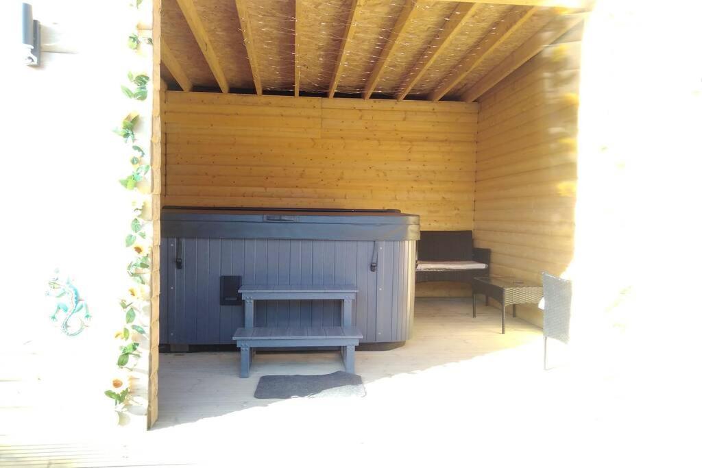 The Cottage - Hot Tub - Nr Glasgow - Self Check-In 코트브리지 외부 사진