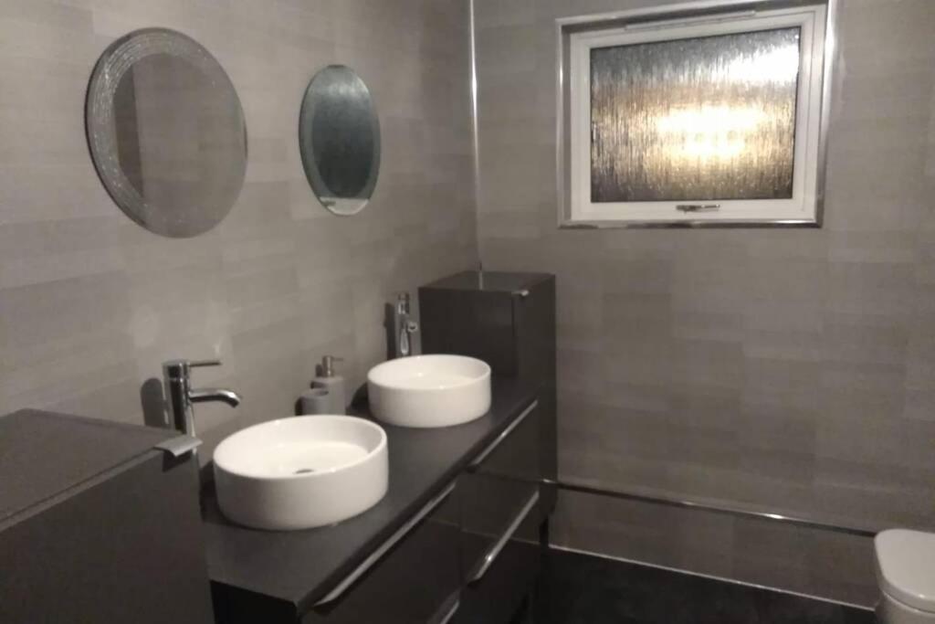 The Cottage - Hot Tub - Nr Glasgow - Self Check-In 코트브리지 외부 사진